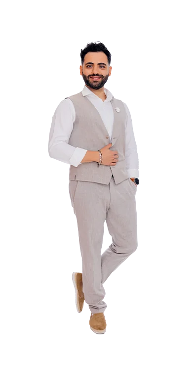 Youssef Kawmi im Business Outfit