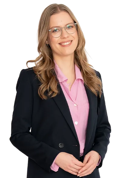 Portrait von Polina Yaroshchuk, BA MA im Business Outfit